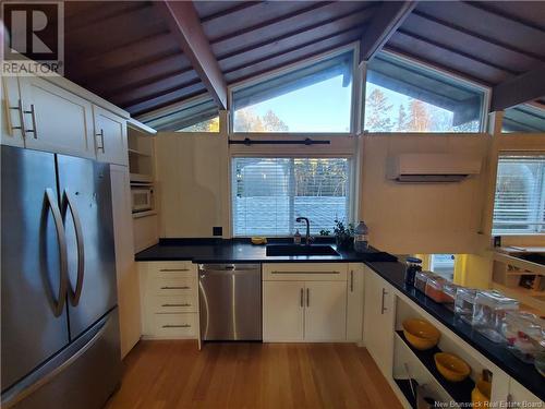 568 Bayview Drive, Saint Andrews, NB - Indoor Photo Showing Kitchen