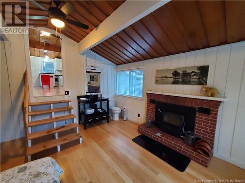 568 Bayview Drive, Saint Andrews, NB - Indoor Photo Showing Living Room With Fireplace