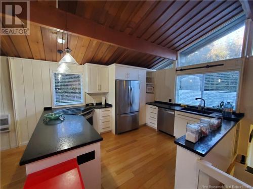 568 Bayview Drive, Saint Andrews, NB - Indoor Photo Showing Kitchen