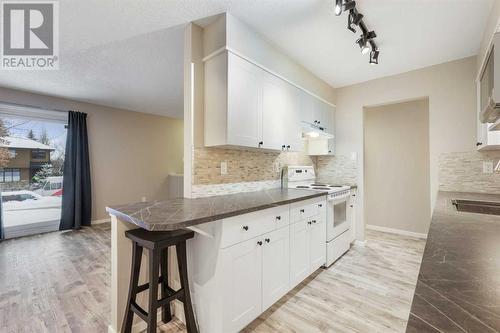 3513 43 Street Sw, Calgary, AB - Indoor Photo Showing Kitchen