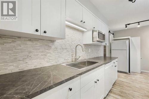 3513 43 Street Sw, Calgary, AB - Indoor Photo Showing Kitchen