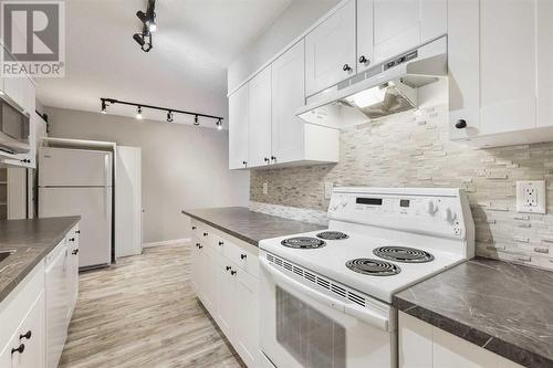 3513 43 Street Sw, Calgary, AB - Indoor Photo Showing Kitchen