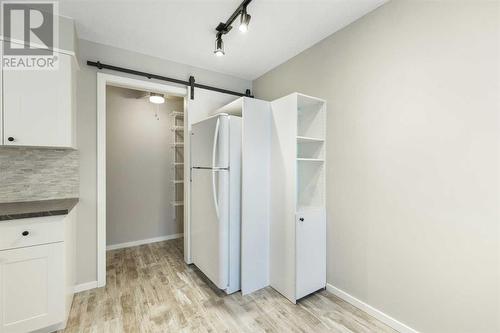 3513 43 Street Sw, Calgary, AB - Indoor Photo Showing Other Room