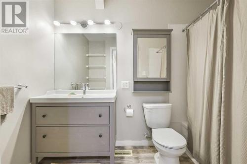 3513 43 Street Sw, Calgary, AB - Indoor Photo Showing Bathroom