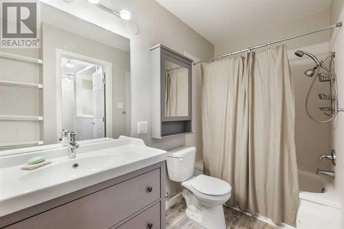 3513 43 Street Sw, Calgary, AB - Indoor Photo Showing Bathroom