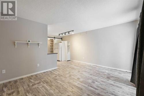 3513 43 Street Sw, Calgary, AB - Indoor Photo Showing Other Room