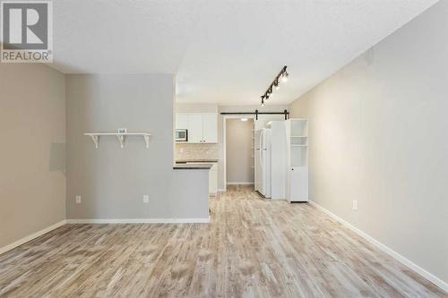 3513 43 Street Sw, Calgary, AB - Indoor Photo Showing Other Room