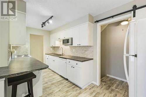 3513 43 Street Sw, Calgary, AB - Indoor Photo Showing Kitchen