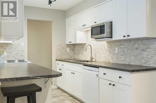 3513 43 Street Sw, Calgary, AB - Indoor Photo Showing Kitchen With Upgraded Kitchen