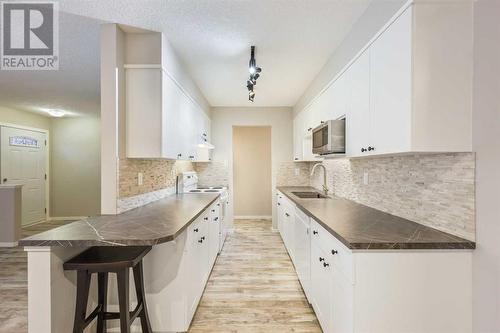 3513 43 Street Sw, Calgary, AB - Indoor Photo Showing Kitchen