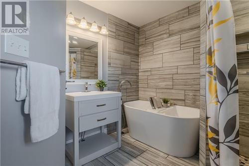 40 Equinox Crescent, Sudbury, ON - Indoor Photo Showing Bathroom