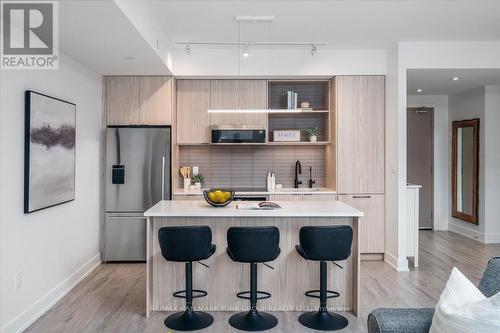 520 - 185 Dunlop Street E, Barrie, ON - Indoor Photo Showing Kitchen With Upgraded Kitchen