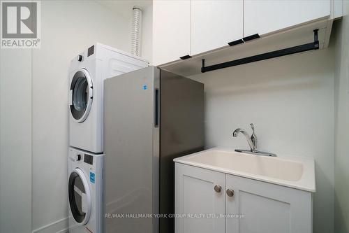 520 - 185 Dunlop Street E, Barrie, ON - Indoor Photo Showing Laundry Room