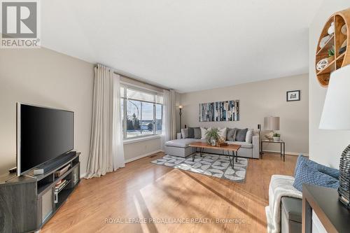 27 Loraine Avenue, Quinte West, ON - Indoor Photo Showing Living Room