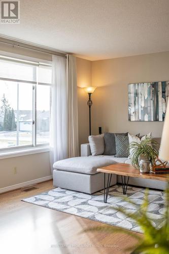 27 Loraine Avenue, Quinte West, ON - Indoor Photo Showing Living Room