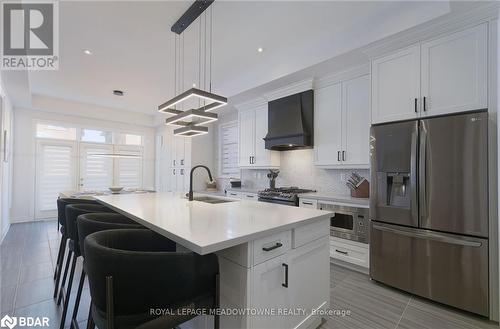 3173 Millicent Avenue, Oakville, ON - Indoor Photo Showing Kitchen With Upgraded Kitchen