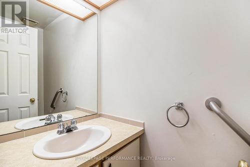 6063 Valley Field Crescent, Ottawa, ON - Indoor Photo Showing Bathroom