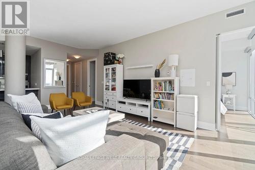 904 - 29 Queens Quay E, Toronto, ON - Indoor Photo Showing Living Room