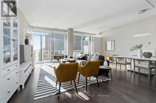 904 - 29 Queens Quay E, Toronto, ON - Indoor Photo Showing Living Room