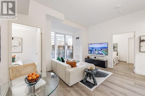 1005 - 8119 Birchmount Road, Markham, ON - Indoor Photo Showing Living Room