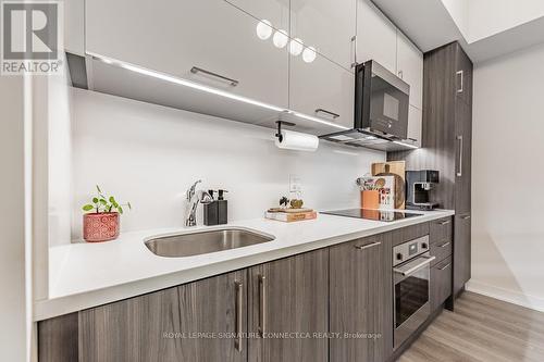 1005 - 8119 Birchmount Road, Markham, ON - Indoor Photo Showing Kitchen