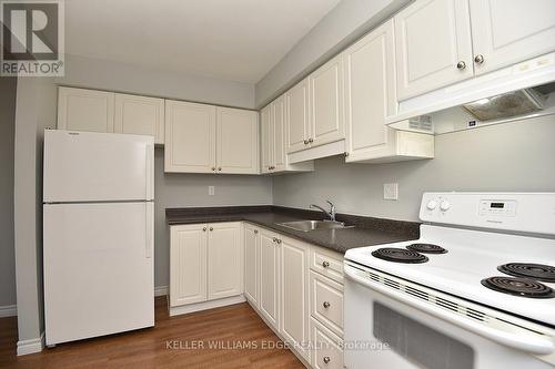 15 Wood Street E, Hamilton, ON - Indoor Photo Showing Kitchen