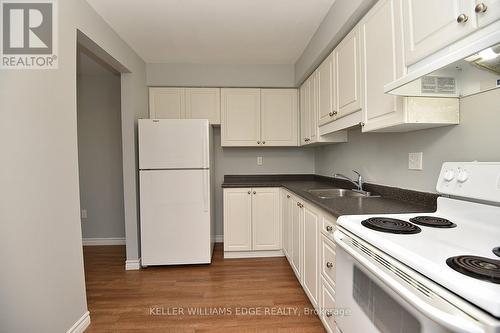 15 Wood Street E, Hamilton, ON - Indoor Photo Showing Kitchen