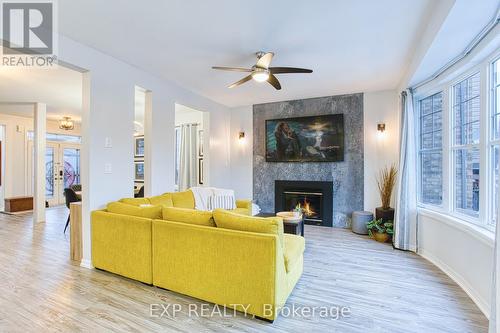 382 Montreal Circle, Hamilton, ON - Indoor Photo Showing Living Room With Fireplace