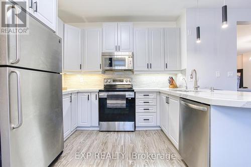 382 Montreal Circle, Hamilton, ON - Indoor Photo Showing Kitchen With Upgraded Kitchen