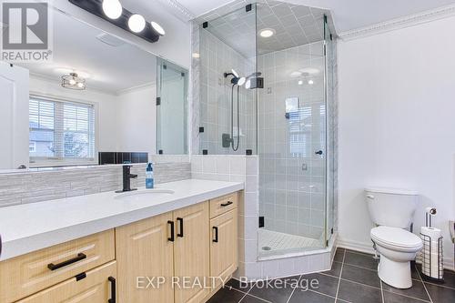 382 Montreal Circle, Hamilton, ON - Indoor Photo Showing Bathroom