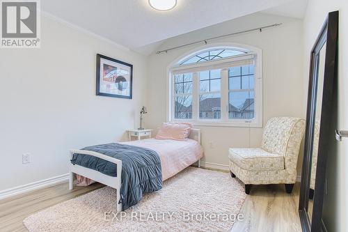 382 Montreal Circle, Hamilton, ON - Indoor Photo Showing Bedroom