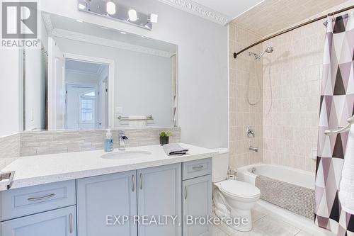 382 Montreal Circle, Hamilton, ON - Indoor Photo Showing Bathroom