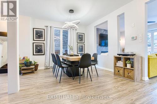 382 Montreal Circle, Hamilton, ON - Indoor Photo Showing Dining Room