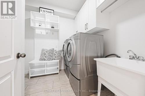 97 Chartwell Circle, Hamilton, ON - Indoor Photo Showing Laundry Room