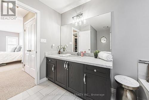 97 Chartwell Circle, Hamilton, ON - Indoor Photo Showing Bathroom