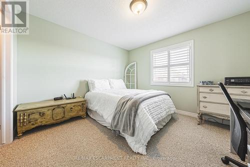 97 Chartwell Circle, Hamilton, ON - Indoor Photo Showing Bedroom