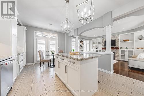 97 Chartwell Circle, Hamilton, ON - Indoor Photo Showing Kitchen With Upgraded Kitchen