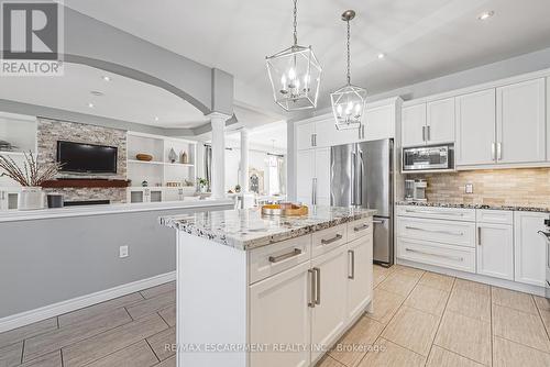 97 Chartwell Circle, Hamilton, ON - Indoor Photo Showing Kitchen With Upgraded Kitchen