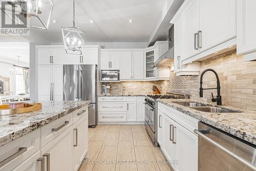 97 Chartwell Circle, Hamilton, ON - Indoor Photo Showing Kitchen With Double Sink With Upgraded Kitchen