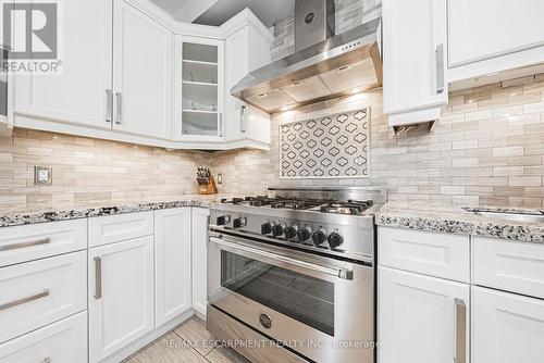 97 Chartwell Circle, Hamilton, ON - Indoor Photo Showing Kitchen With Upgraded Kitchen