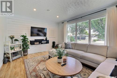 4100 Montague Street, Regina, SK - Indoor Photo Showing Living Room