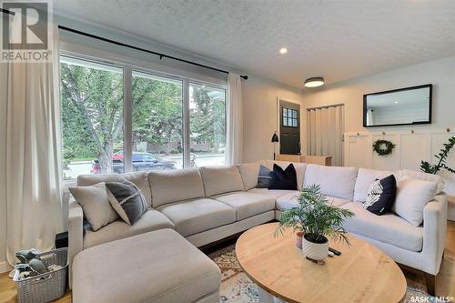 4100 Montague Street, Regina, SK - Indoor Photo Showing Living Room