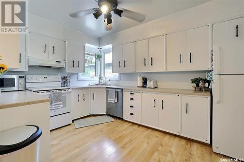 4100 Montague Street, Regina, SK - Indoor Photo Showing Kitchen