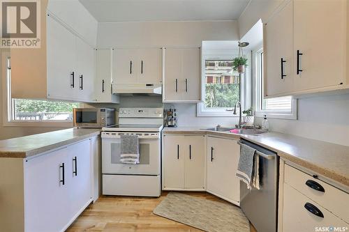 4100 Montague Street, Regina, SK - Indoor Photo Showing Kitchen