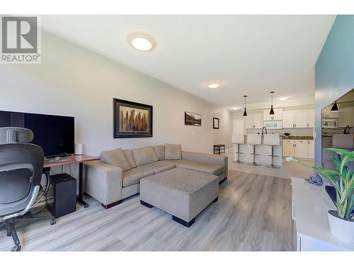 2523 Shannon View Drive Unit# 106, West Kelowna, BC - Indoor Photo Showing Living Room