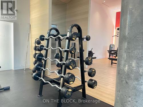 509 - 185 Roehampton Avenue, Toronto, ON - Indoor Photo Showing Gym Room