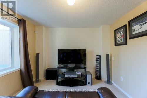 95 John Bell Crescent, Toronto, ON - Indoor Photo Showing Living Room