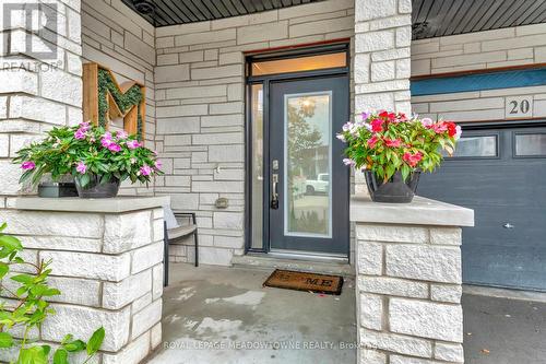 20 - 35 Midhurst Heights, Hamilton, ON - Outdoor