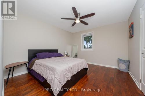 447 Edgeworth Road, Mississauga, ON - Indoor Photo Showing Bedroom