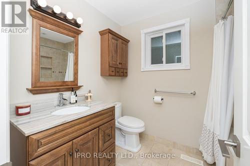 447 Edgeworth Road, Mississauga, ON - Indoor Photo Showing Bathroom